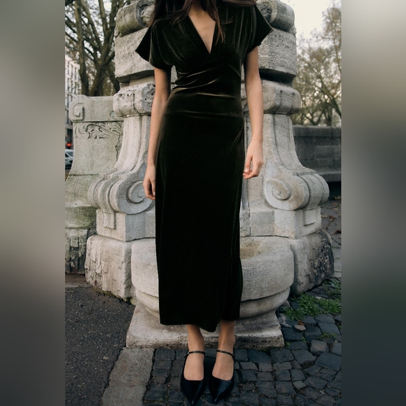 Zara Sophisticated Black Velvet Maxi Dress - Picture 6 of 6